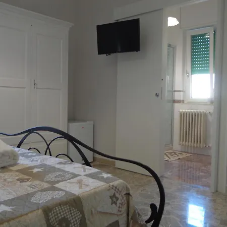 לינה וארוחת בוקר L'aurora